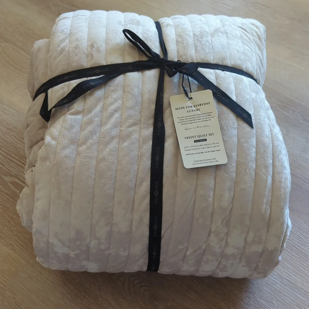 EVERGRACE Velvet Quilt Set Queen Size Luxurious Soft Striped Channel Bedding Set